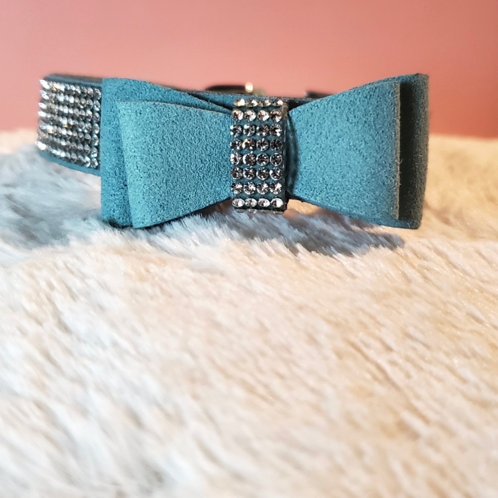 Blue dog collar with bow